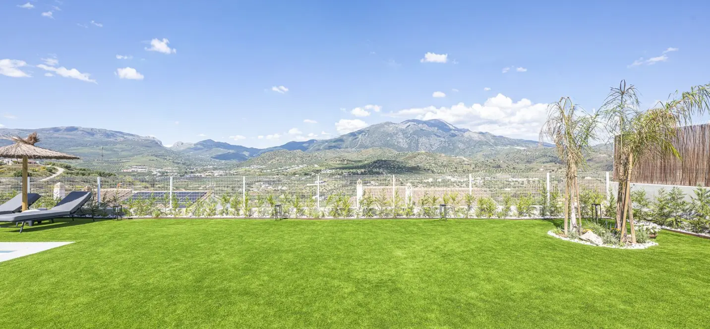 Sale of detached villa in La Viñuela 3