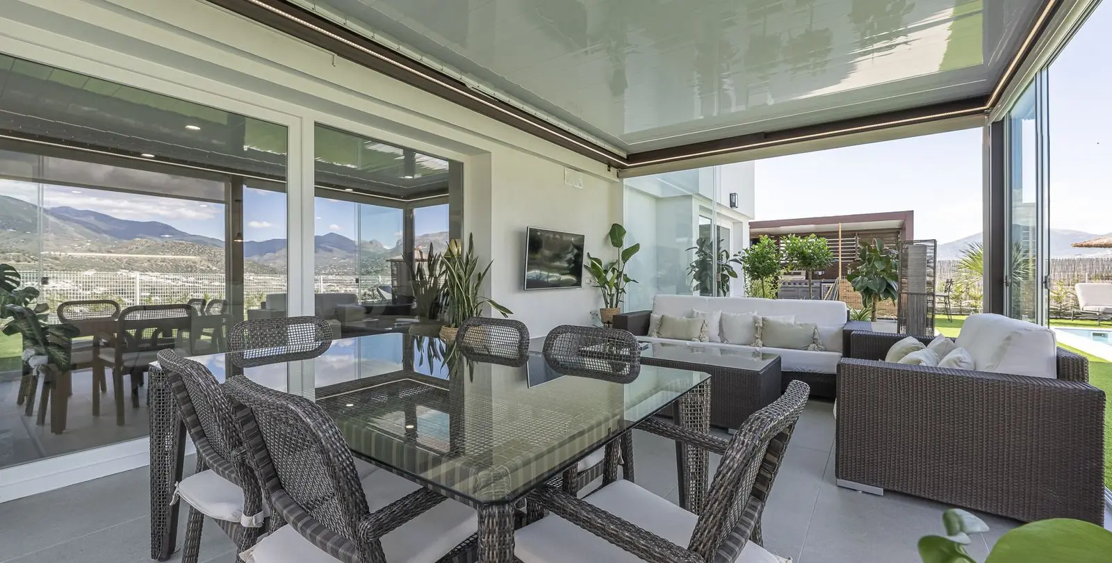 Sale of detached villa in La Viñuela 10