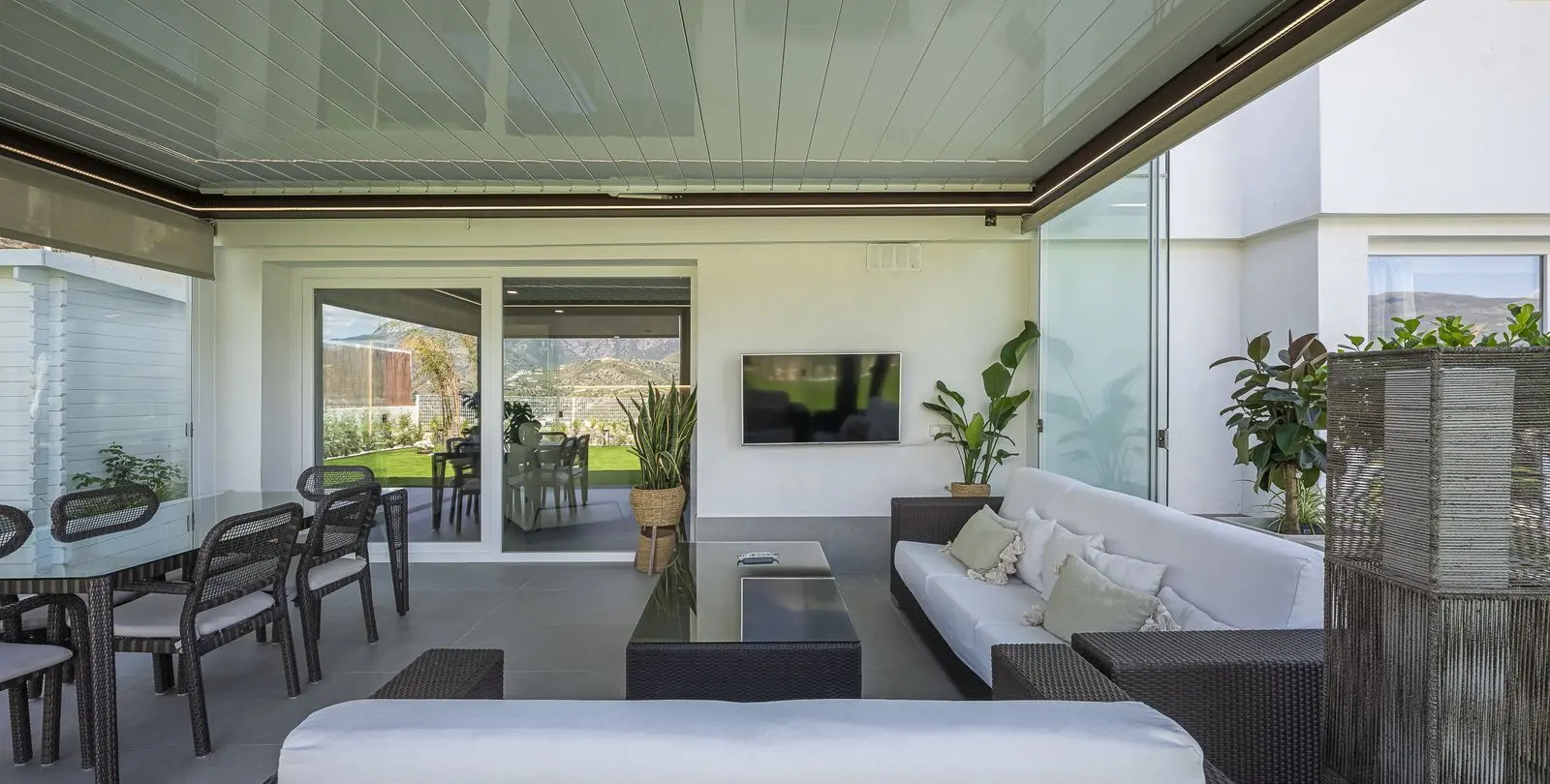 Sale of detached villa in La Viñuela 12