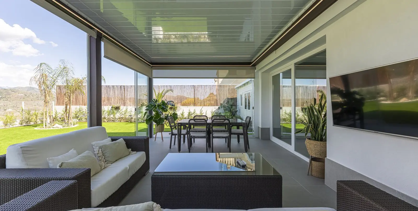 Sale of detached villa in La Viñuela 13