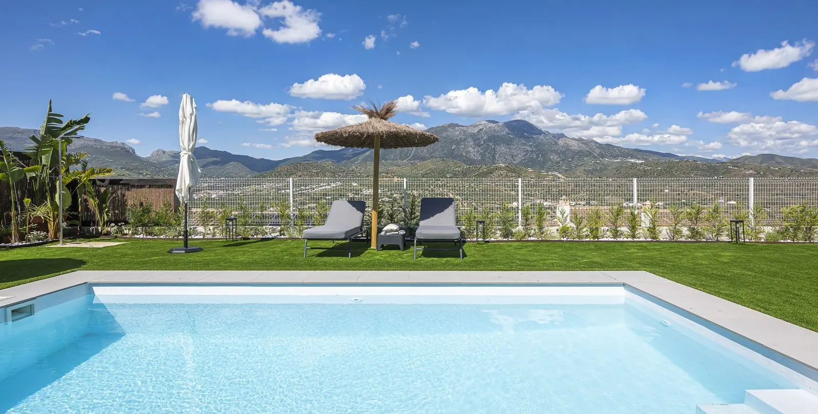 Sale of detached villa in La Viñuela 16