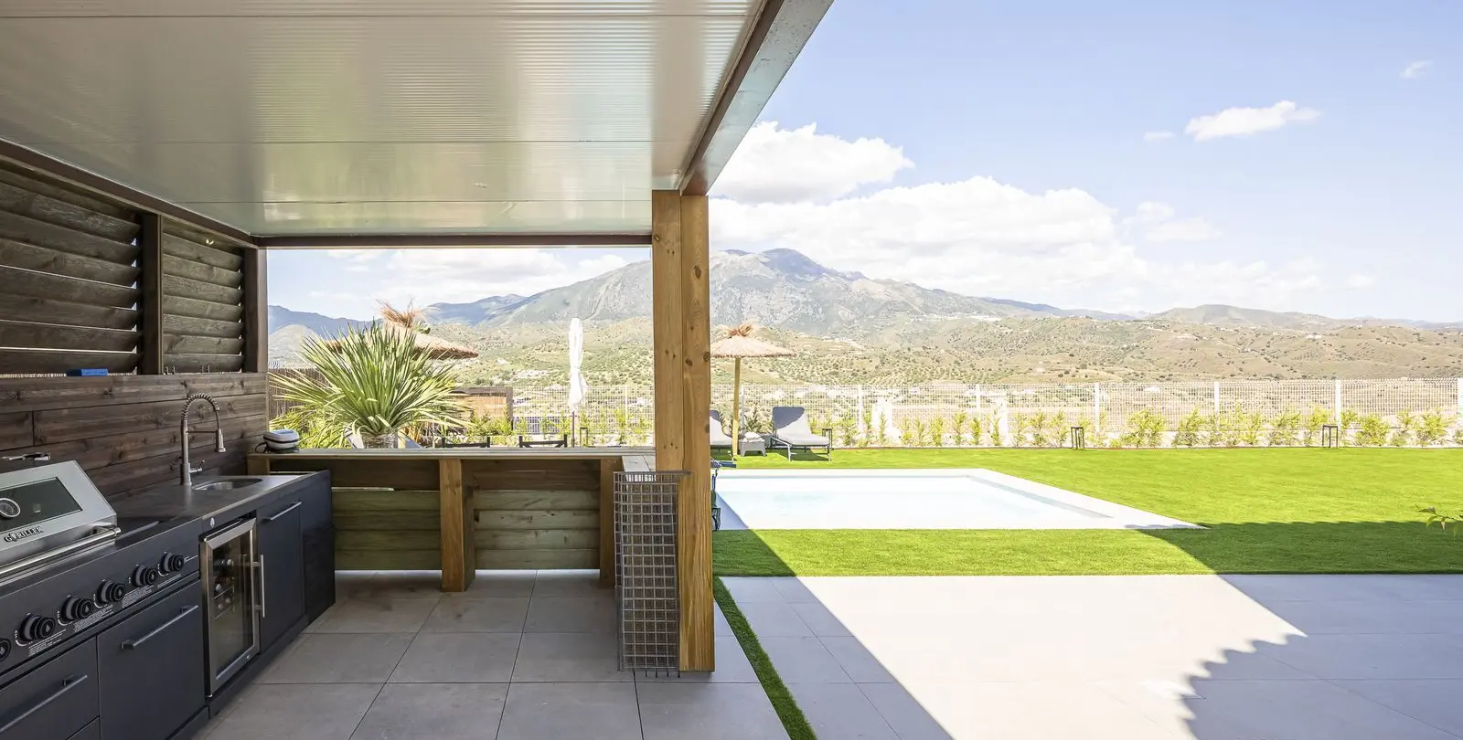 Sale of detached villa in La Viñuela 17