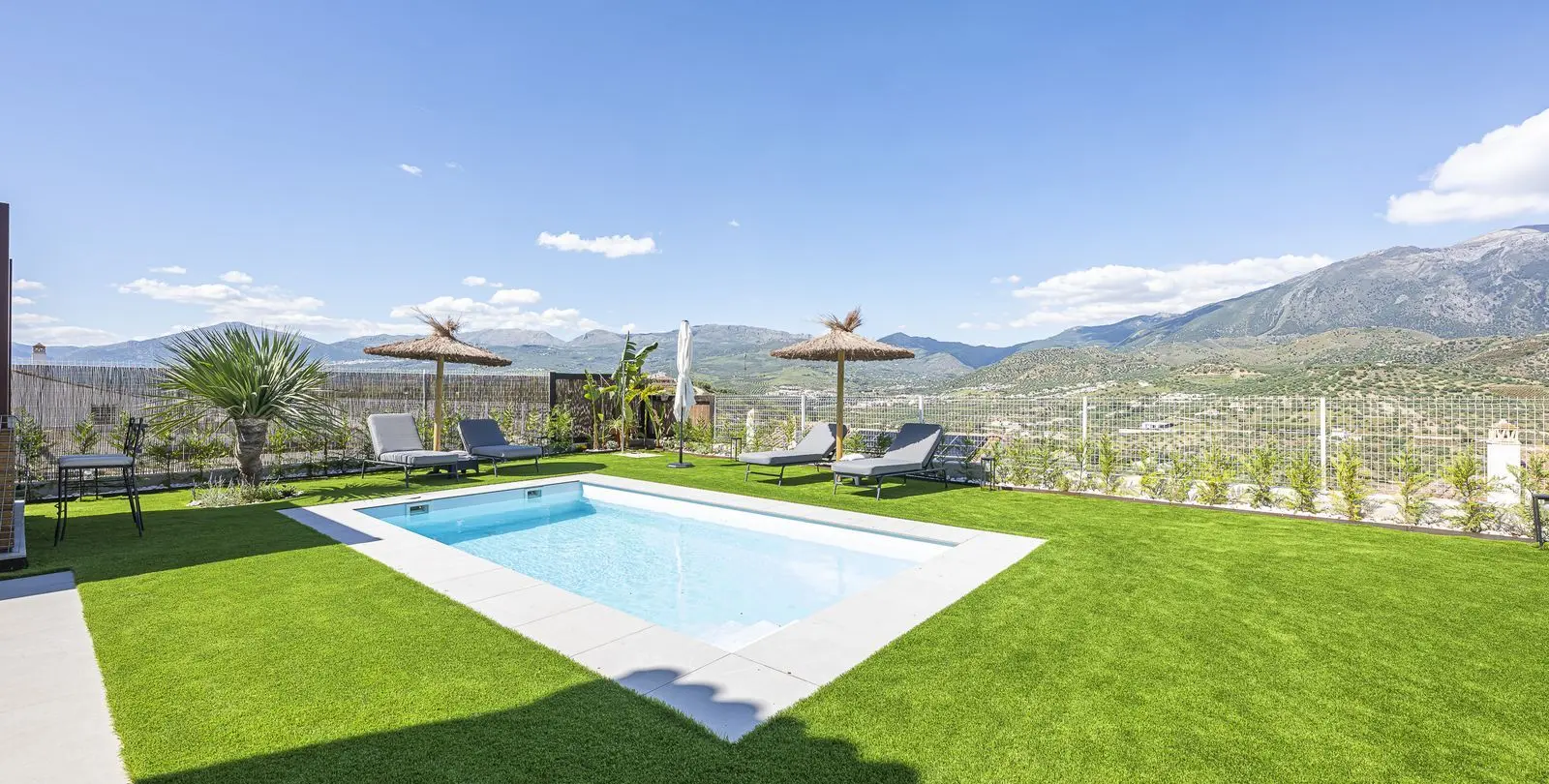 Sale of detached villa in La Viñuela 19