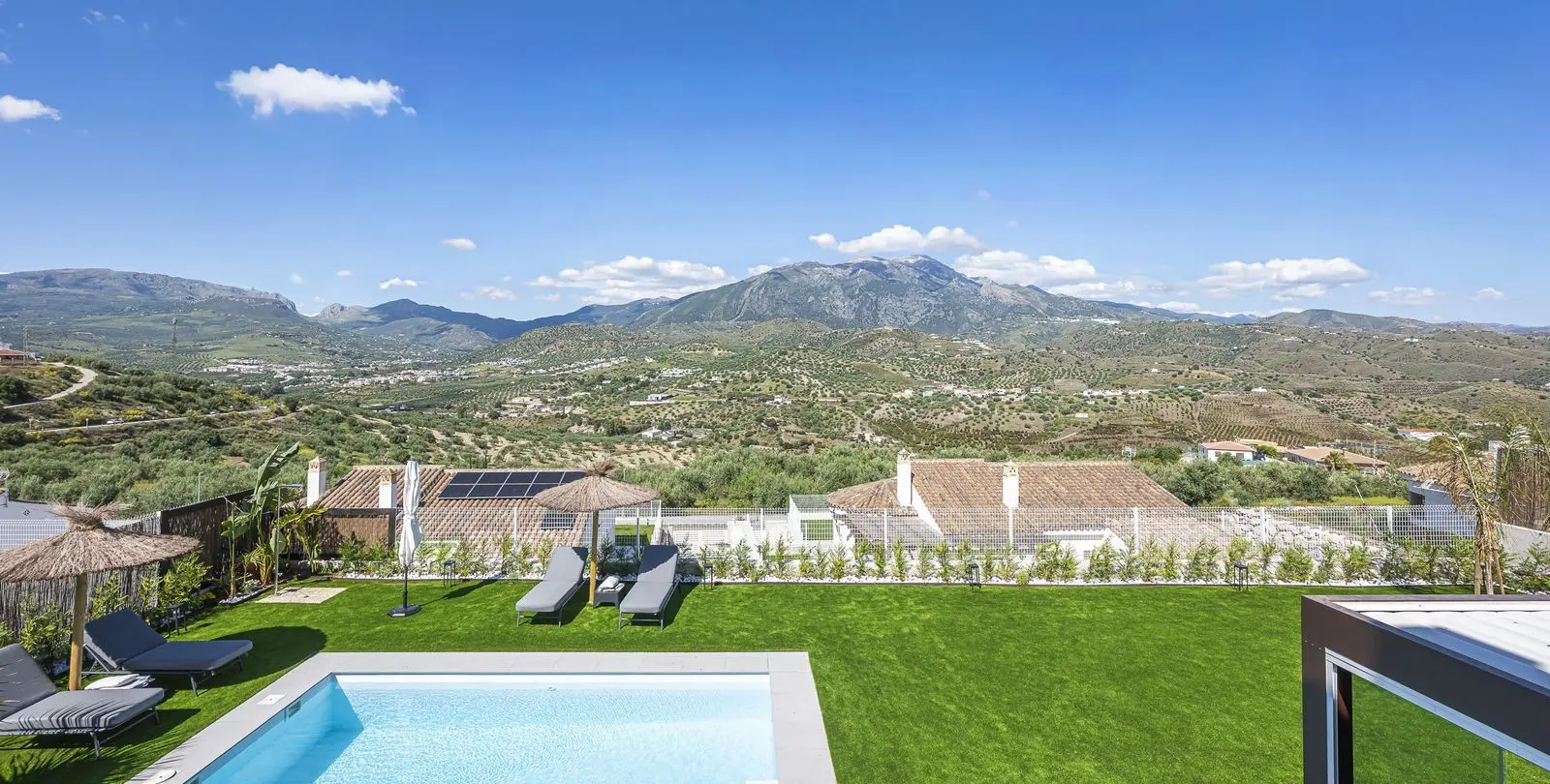 Sale of detached villa in La Viñuela 21