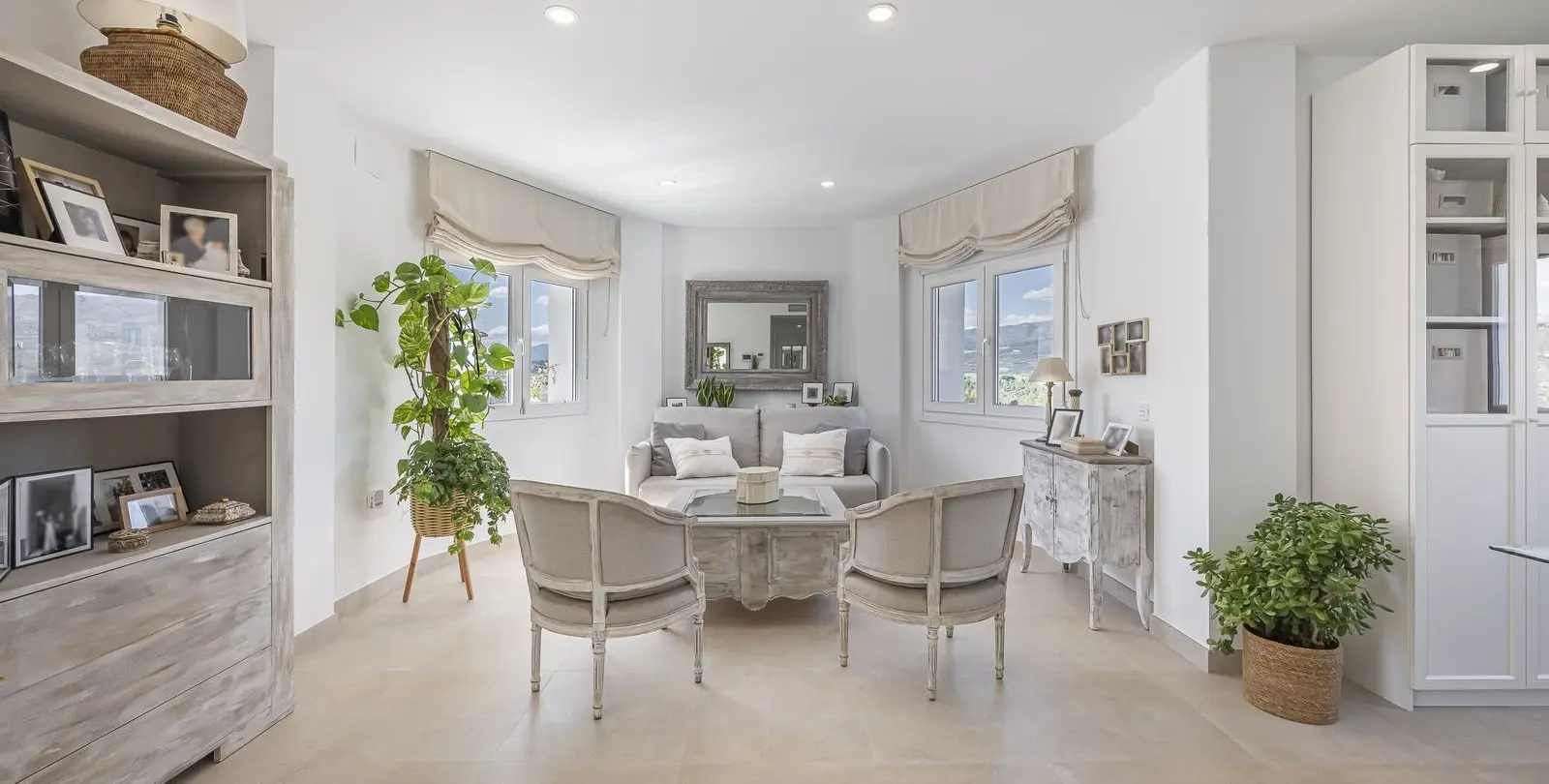 Sale of detached villa in La Viñuela 23