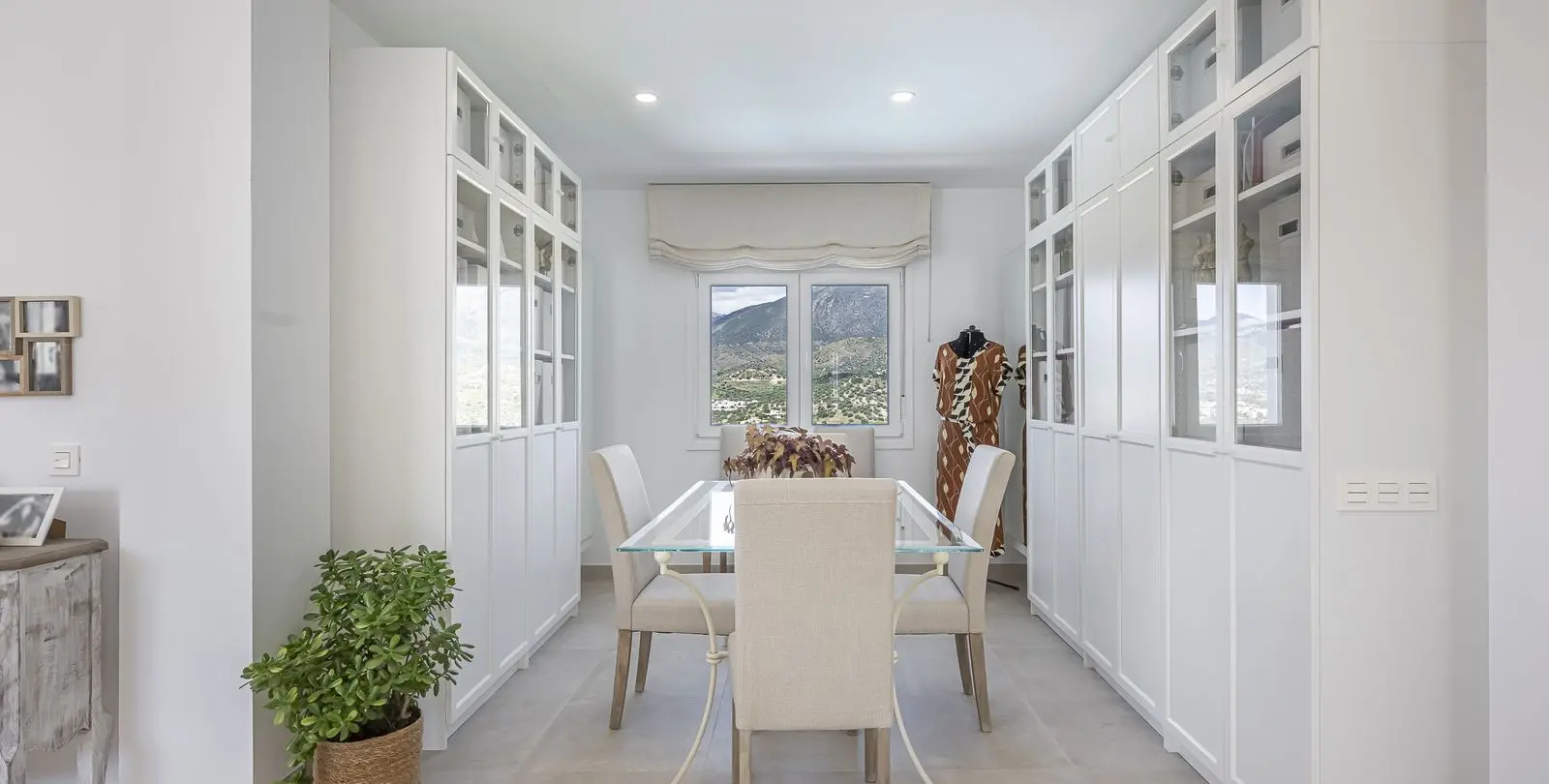 Sale of detached villa in La Viñuela 24
