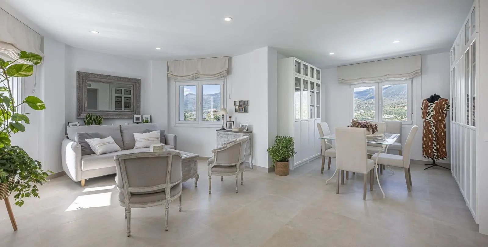 Sale of detached villa in La Viñuela 25