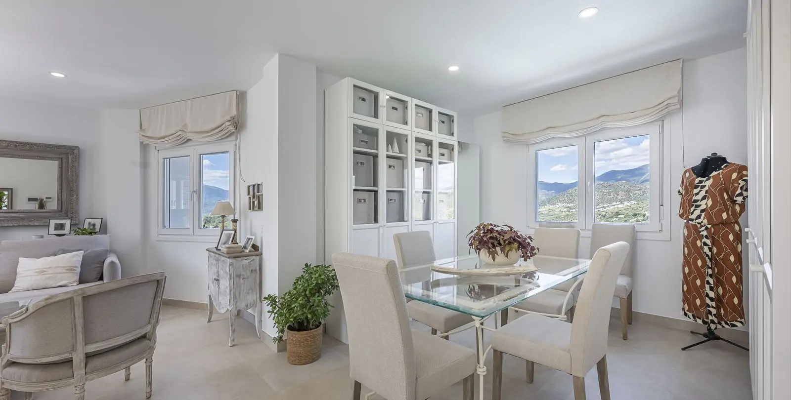 Sale of detached villa in La Viñuela 26