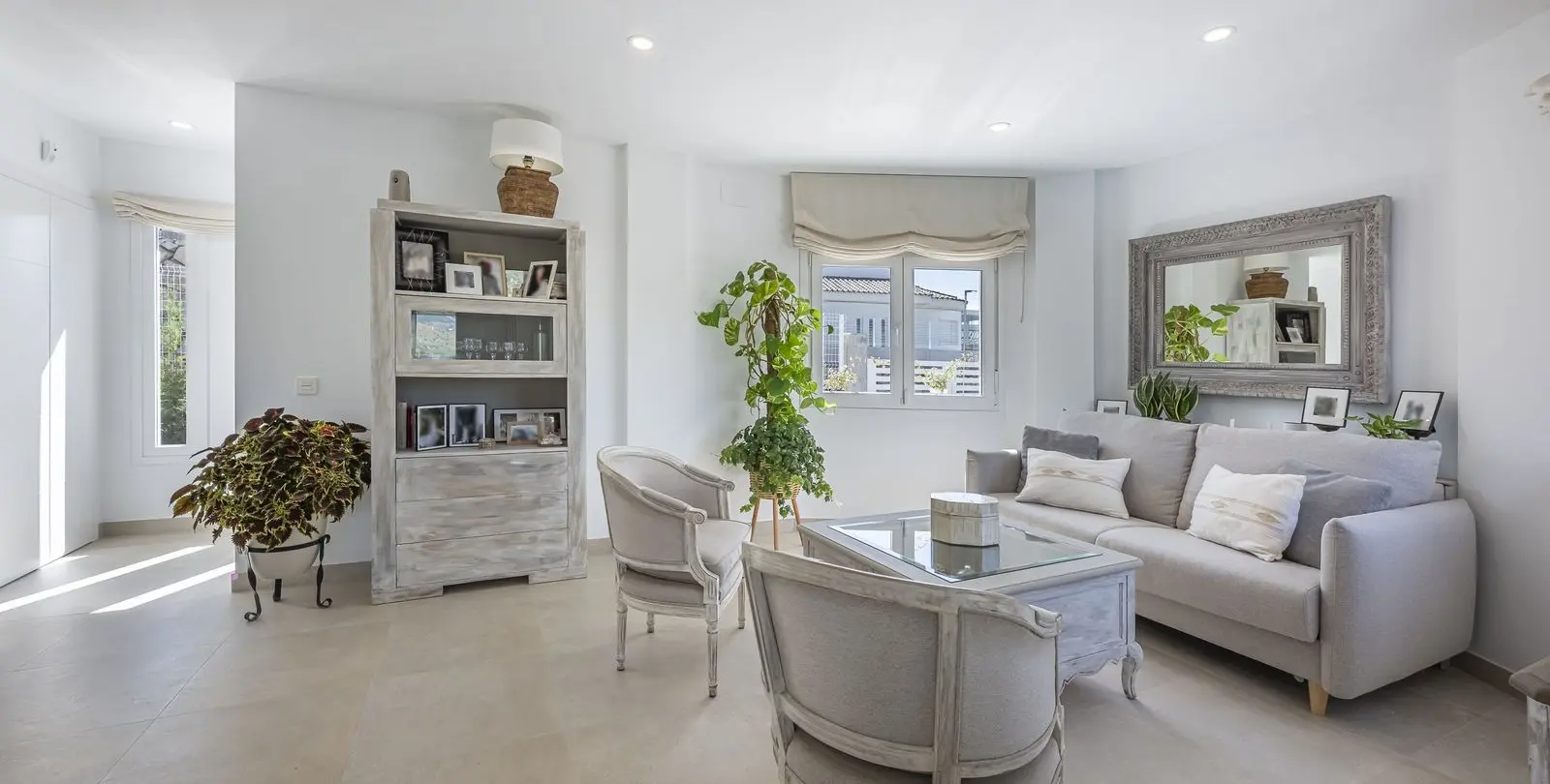 Sale of detached villa in La Viñuela 27