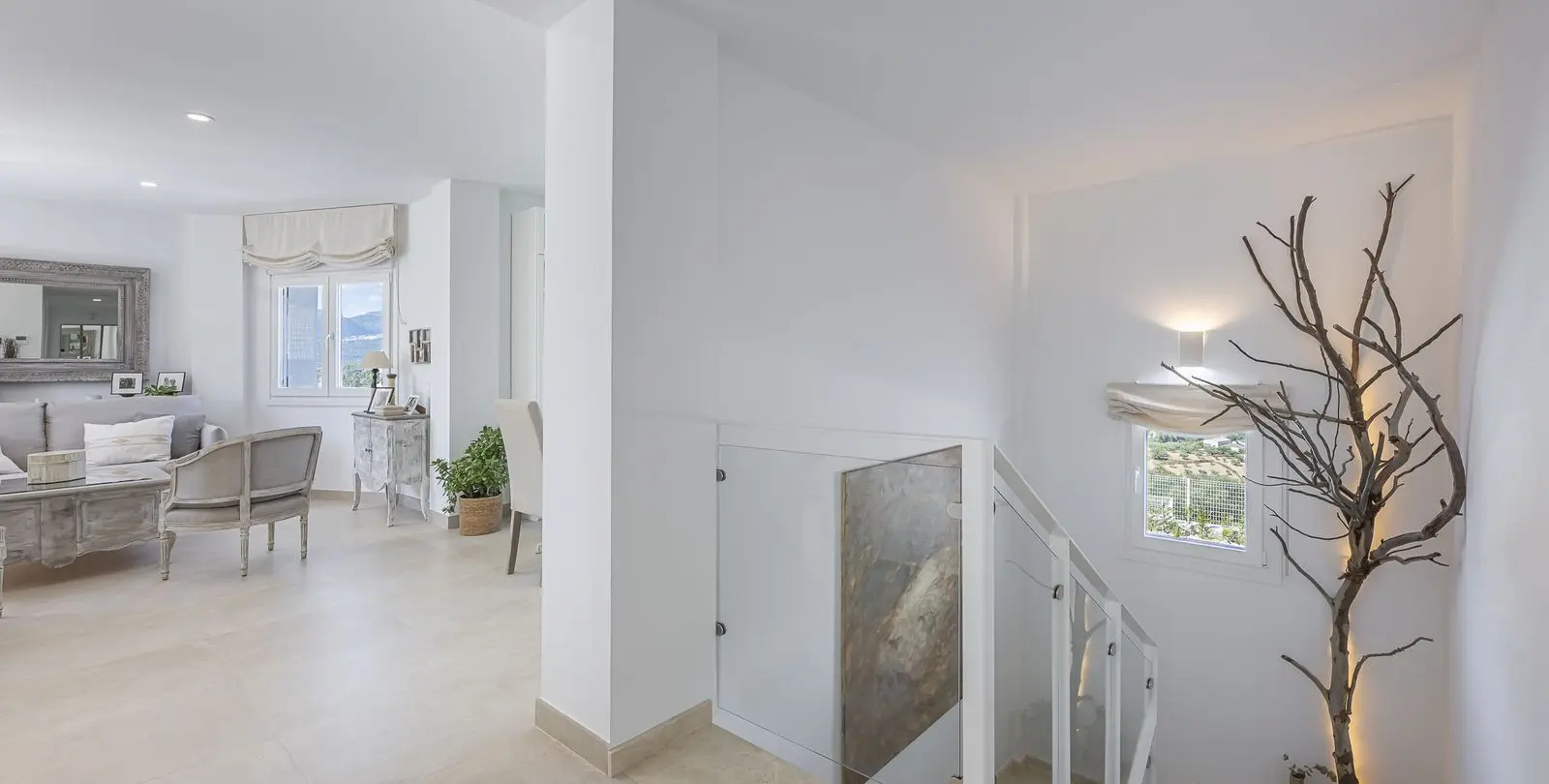 Sale of detached villa in La Viñuela 30