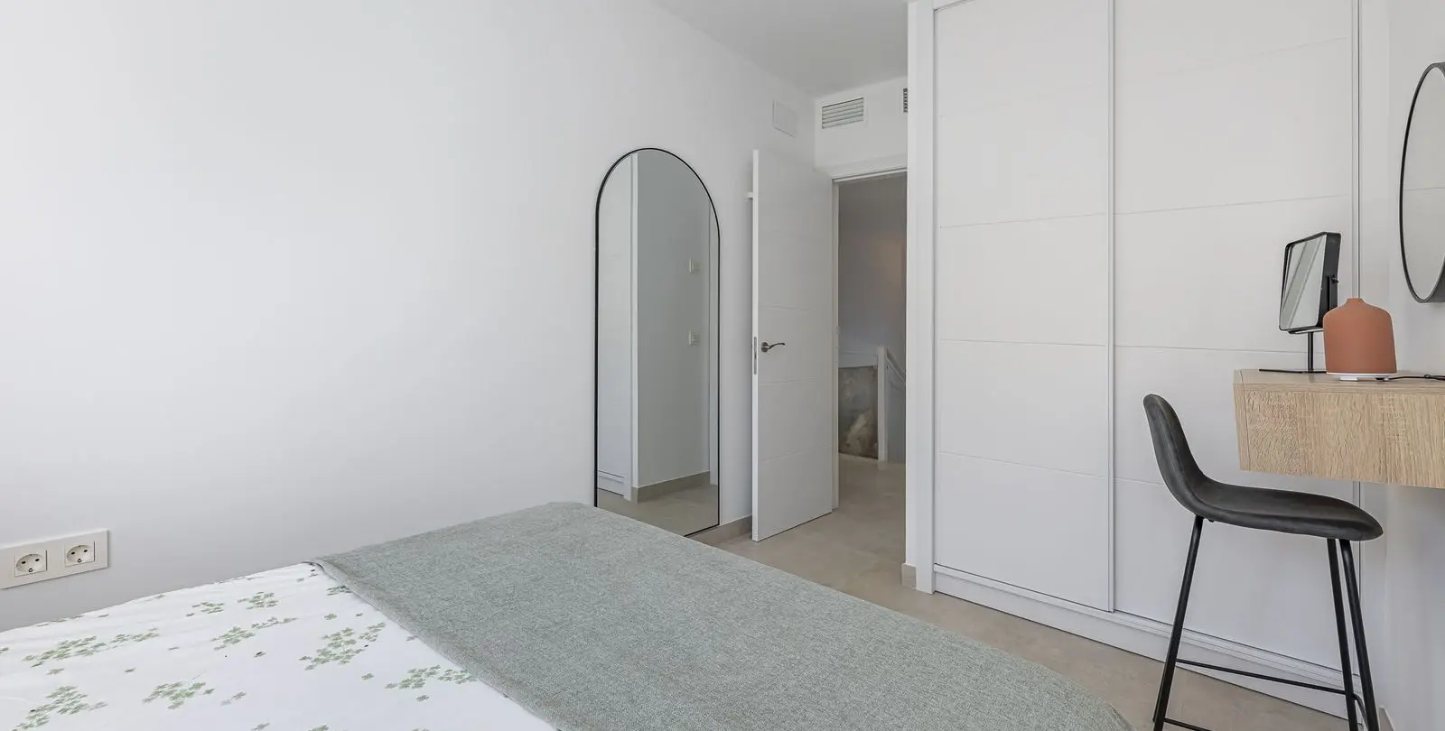 Sale of detached villa in La Viñuela 32