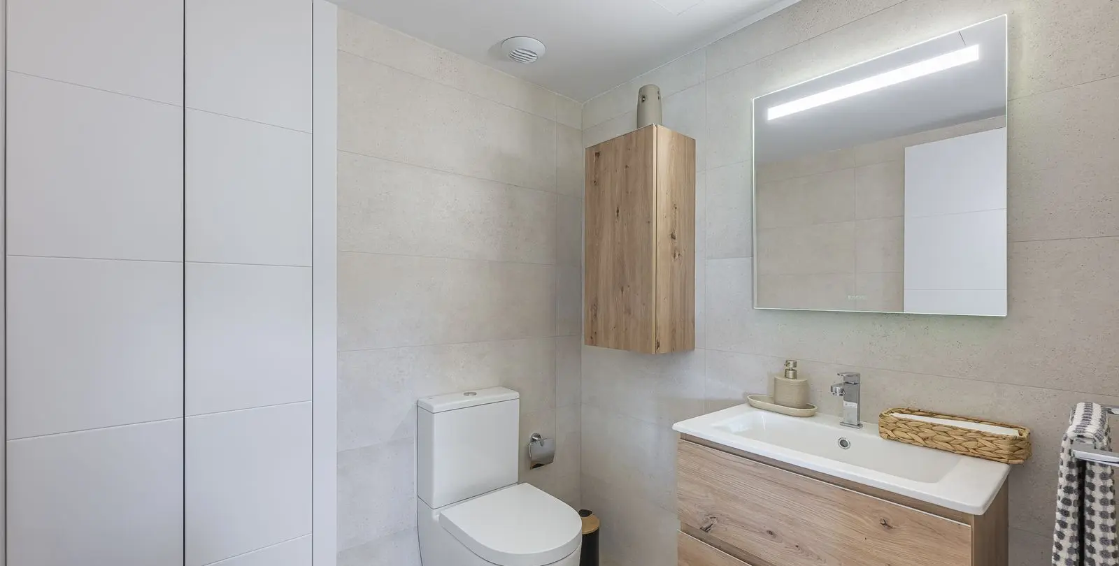 Sale of detached villa in La Viñuela 44