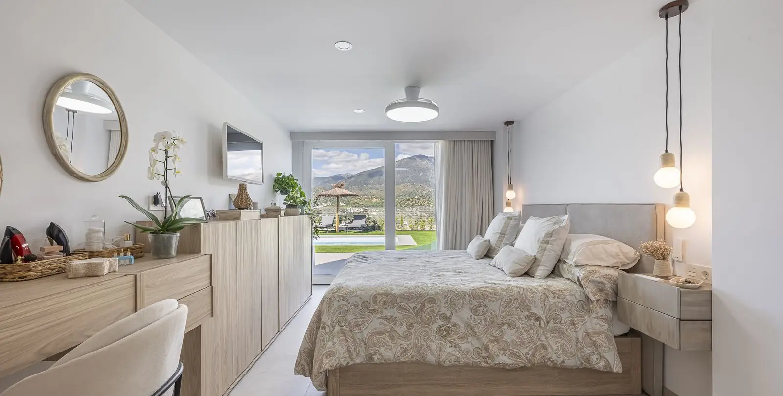 Sale of detached villa in La Viñuela 46