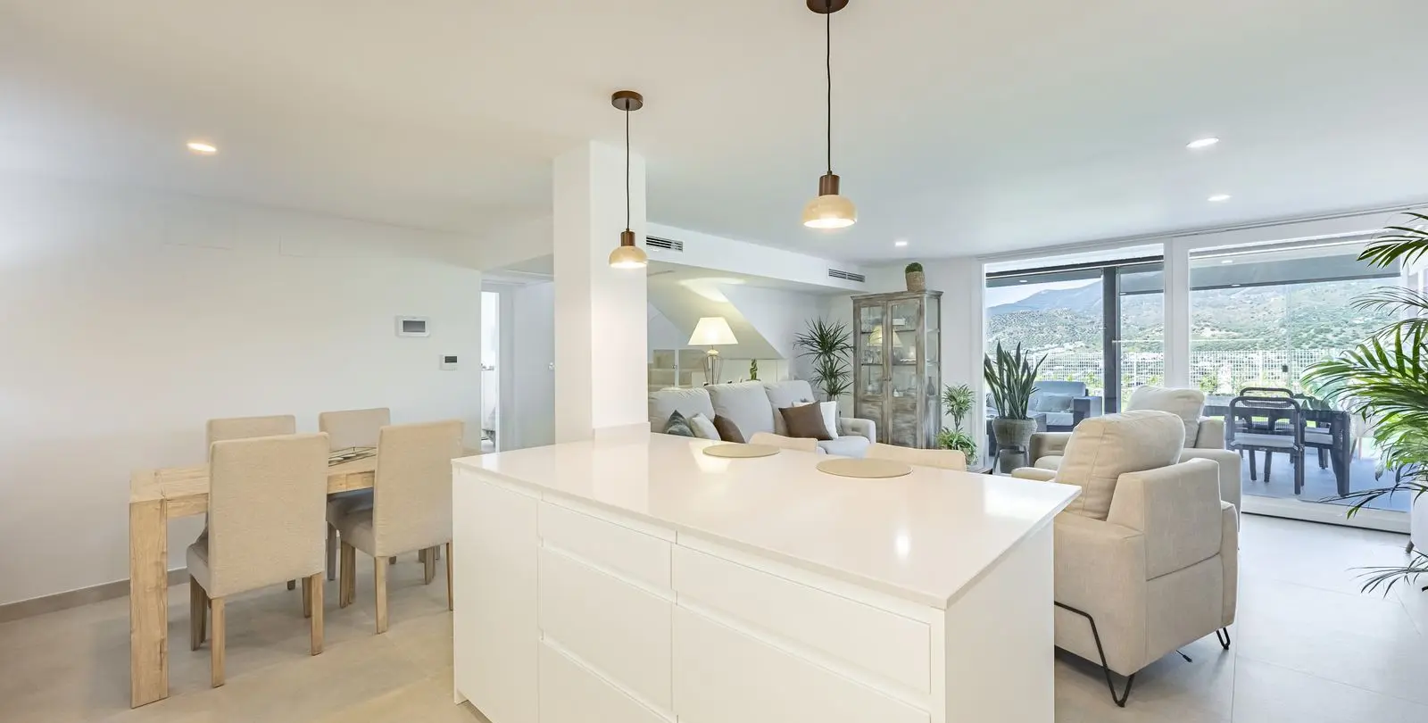 Sale of detached villa in La Viñuela 60