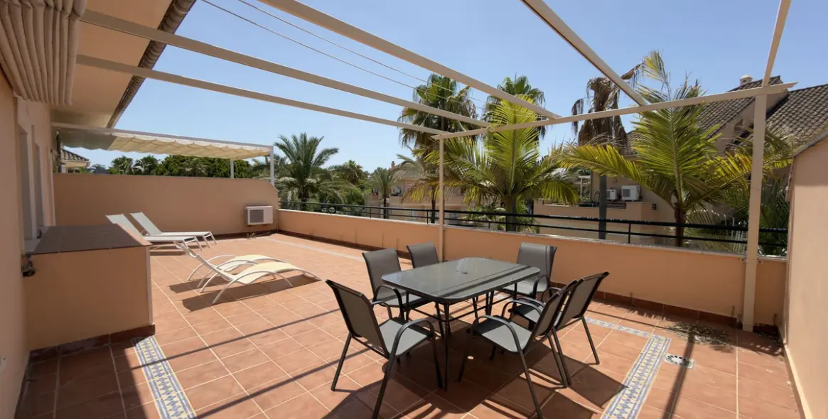 Sale of penthouse in Elviria 1