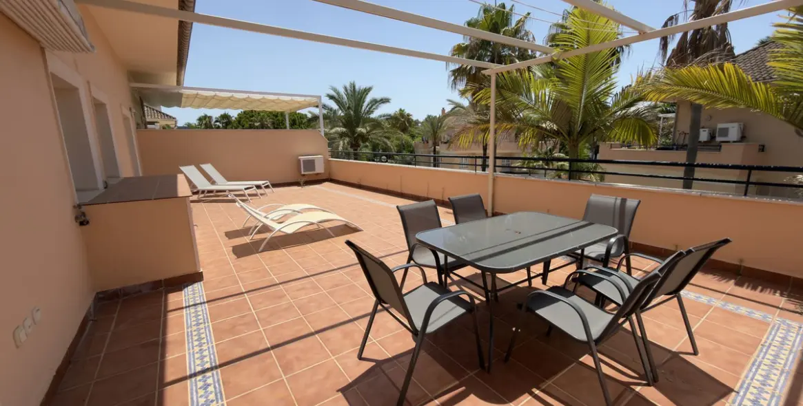 Sale of penthouse in Elviria 6