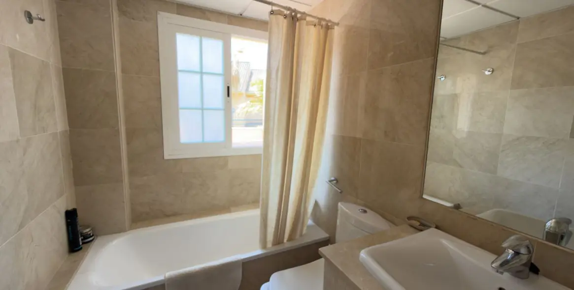 Sale of penthouse in Elviria 8