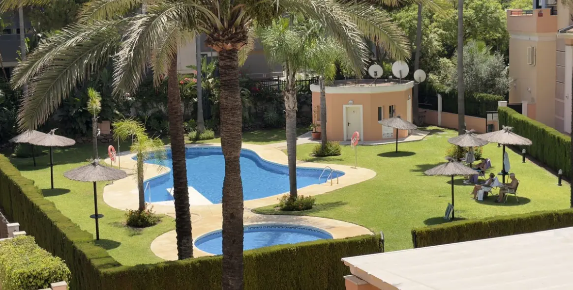 Sale of penthouse in Elviria 11