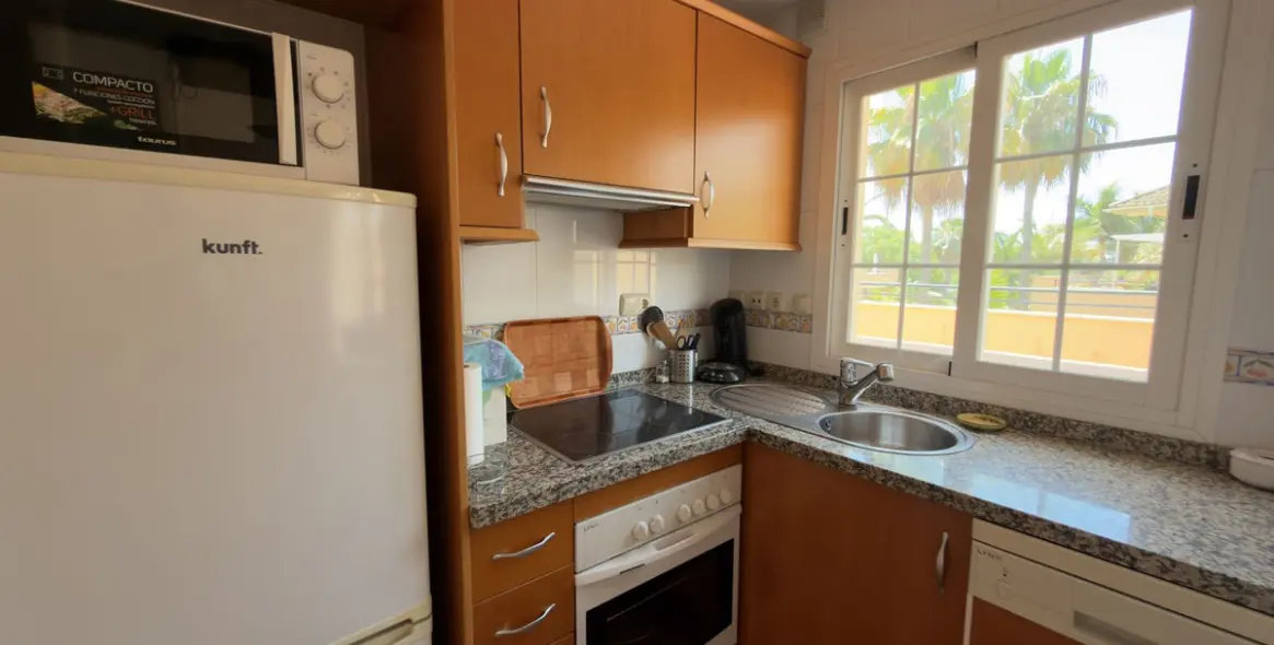 Sale of penthouse in Elviria 18