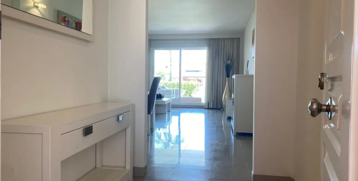 Venta de apartamento en planta baja en Estepona 2