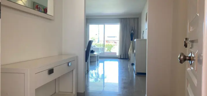 Sale of ground floor apartment in Estepona 1