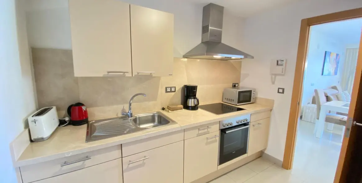 Venta de apartamento en planta baja en Estepona 4