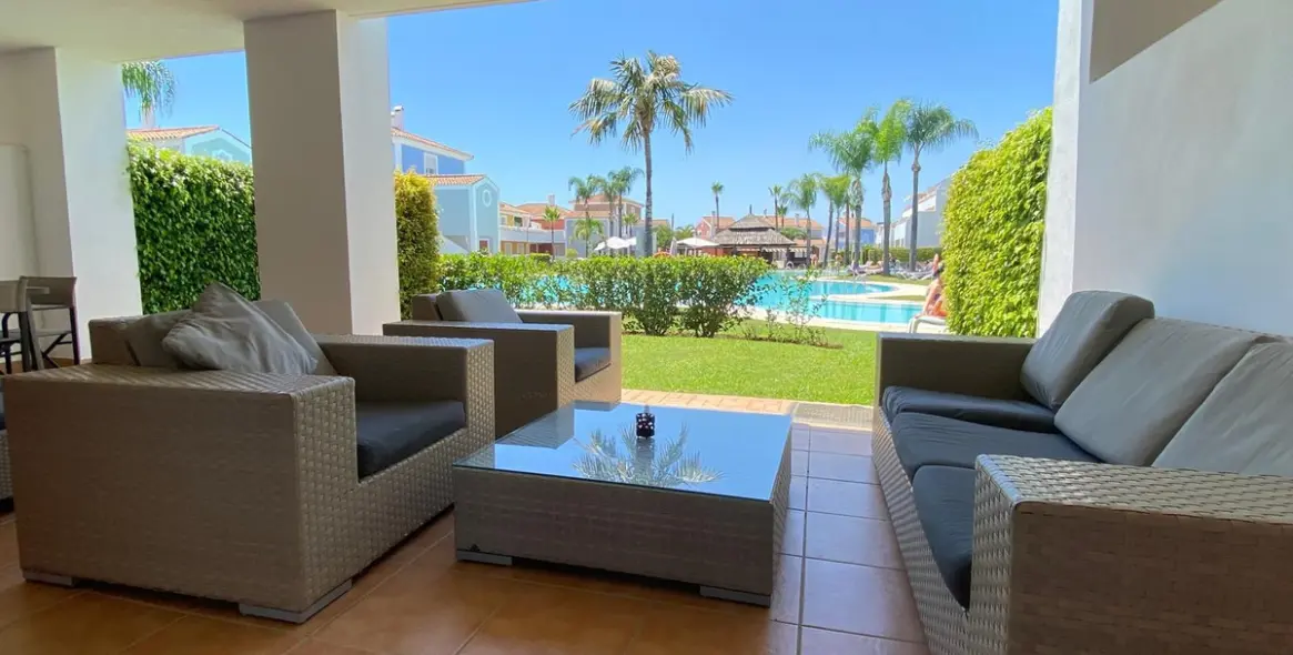 Venta de apartamento en planta baja en Estepona 17