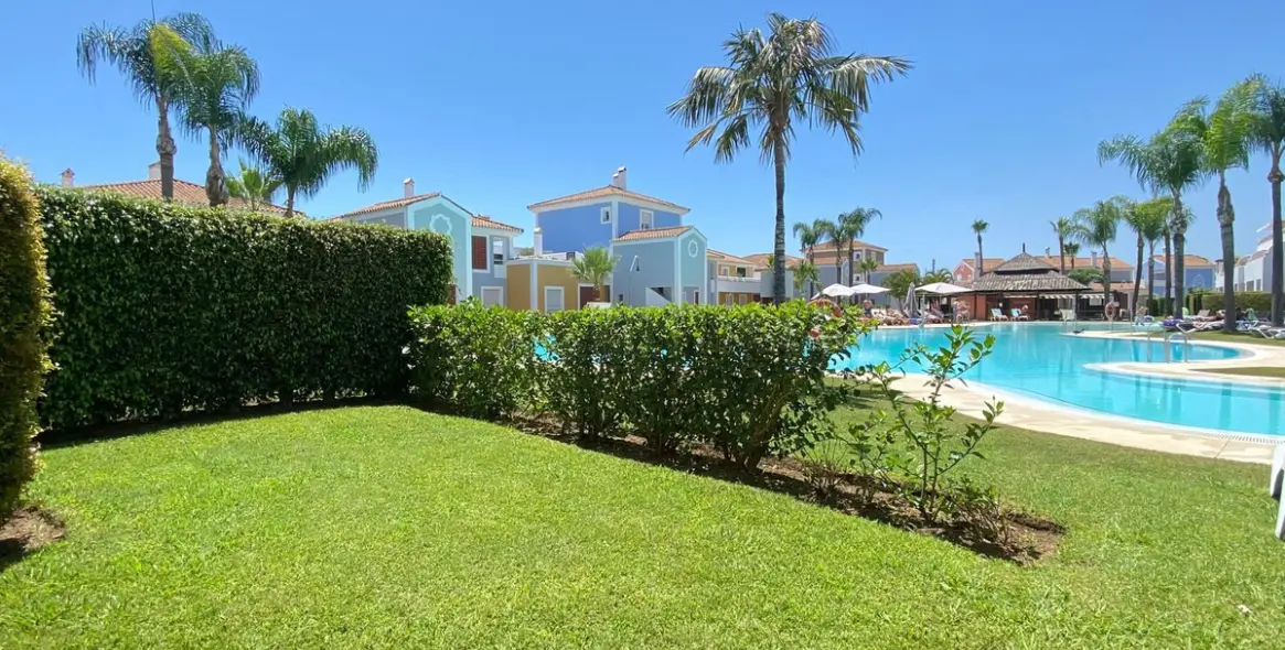 Venta de apartamento en planta baja en Estepona 18