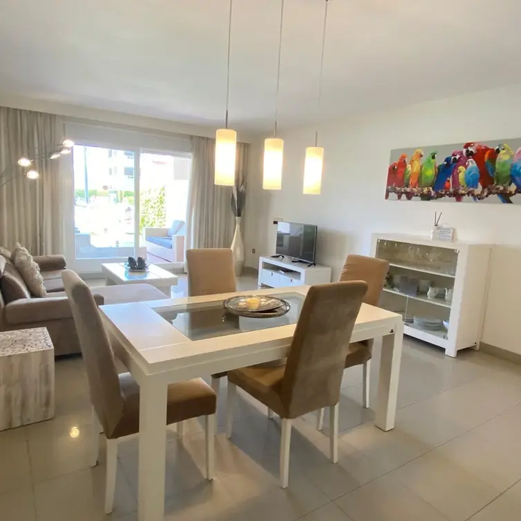Продажа апартаментов на первом этаже в Estepona