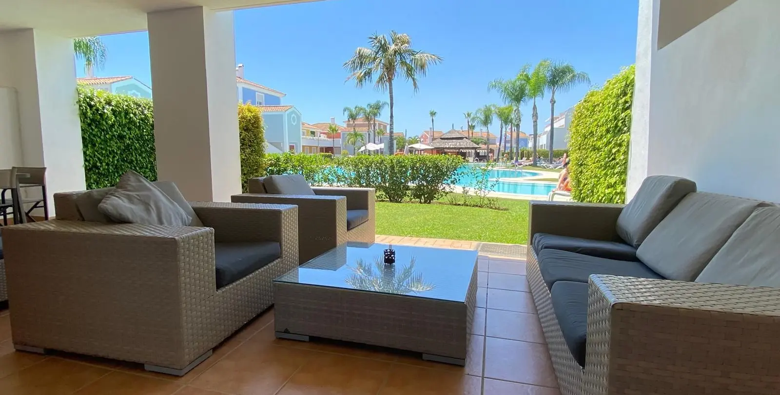 Sale of ground floor apartment in Estepona 17