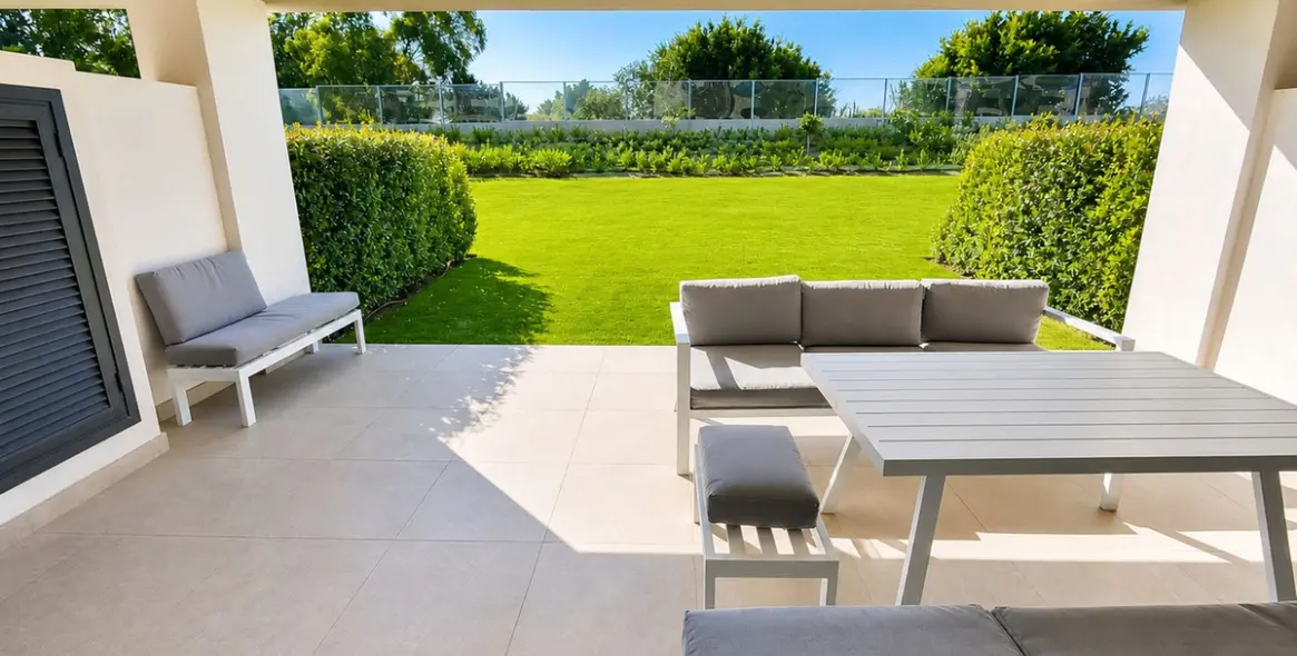Продажа апартаментов на первом этаже в Casares Playa 4