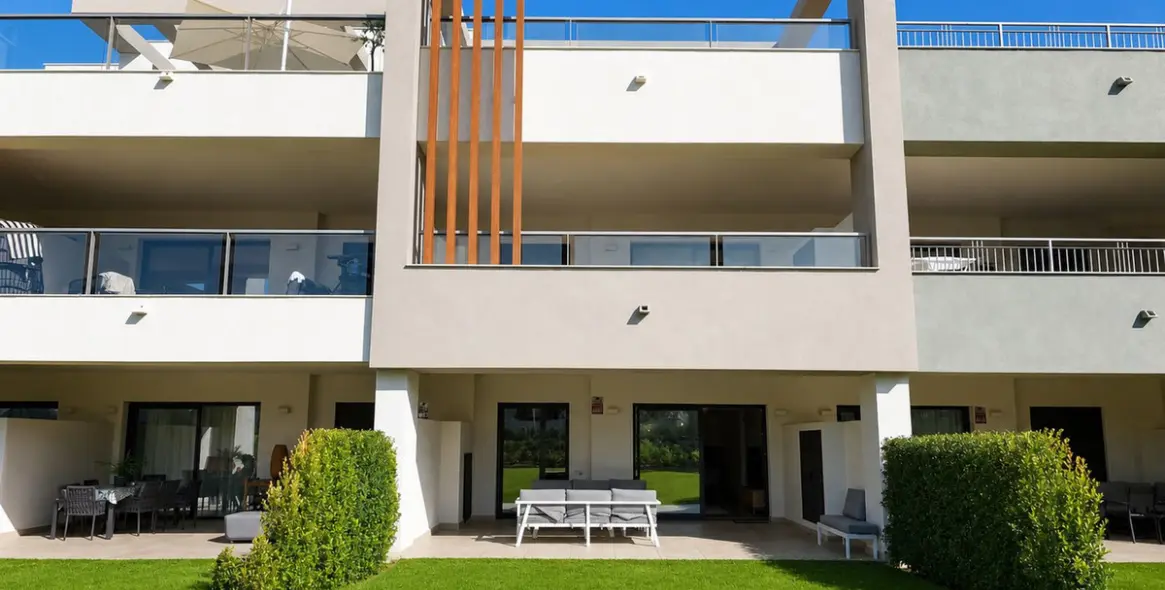Продажа апартаментов на первом этаже в Casares Playa 20
