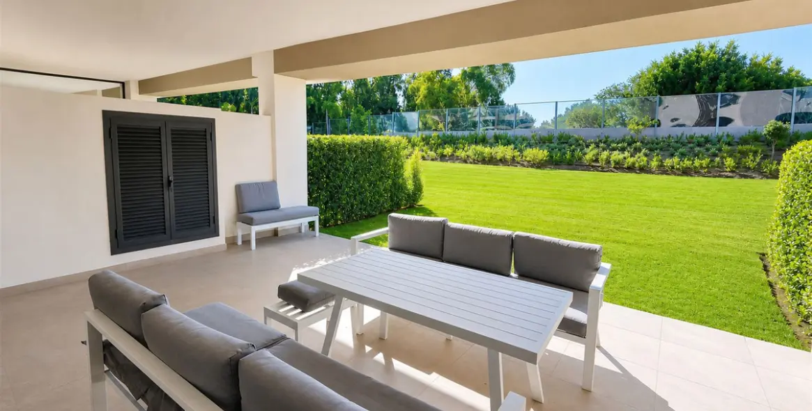 Продажа апартаментов на первом этаже в Casares Playa 25