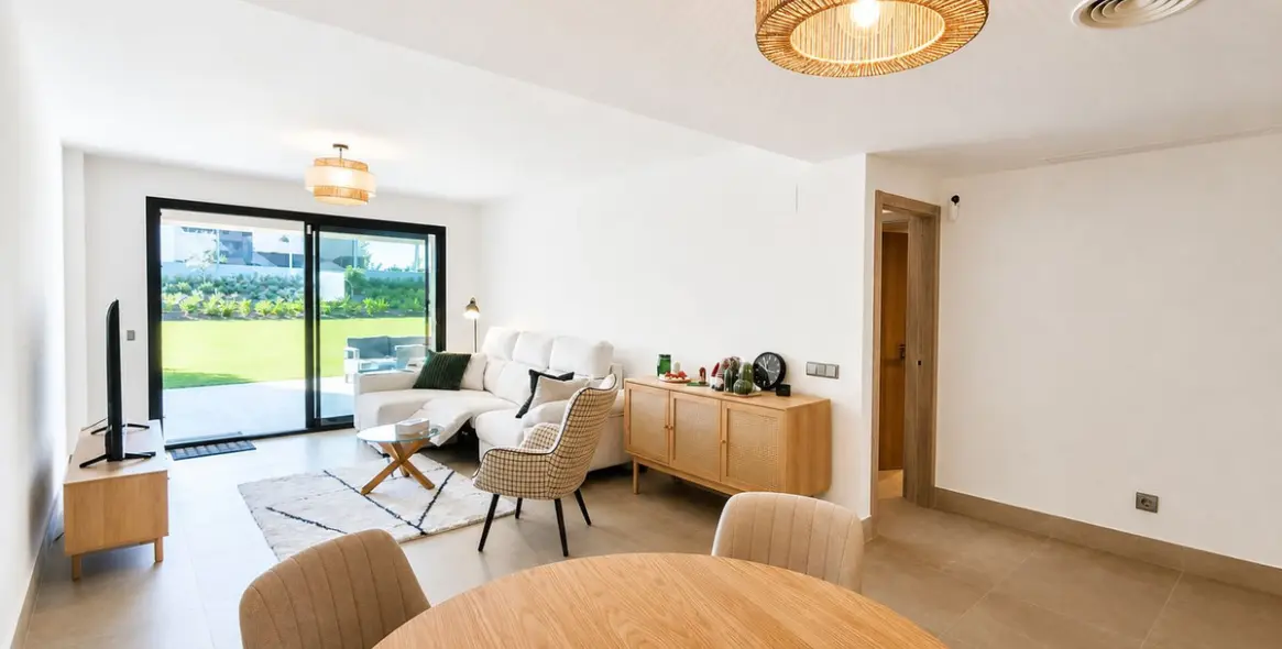 Продажа апартаментов на первом этаже в Casares Playa 26
