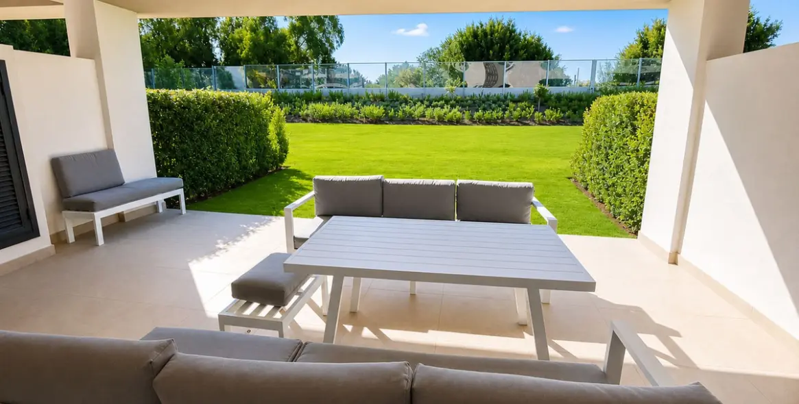 Продажа апартаментов на первом этаже в Casares Playa 30