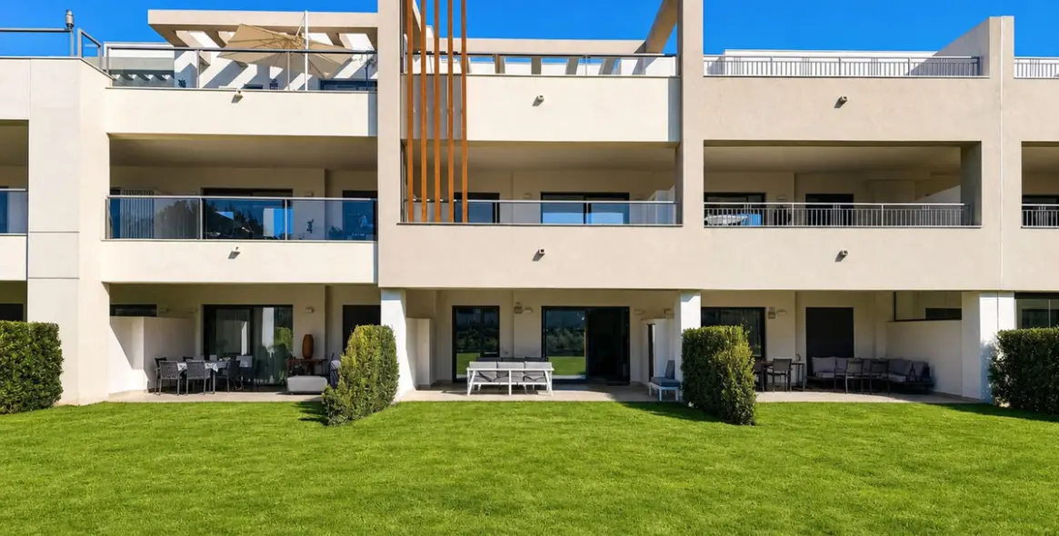 Продажа апартаментов на первом этаже в Casares Playa 45