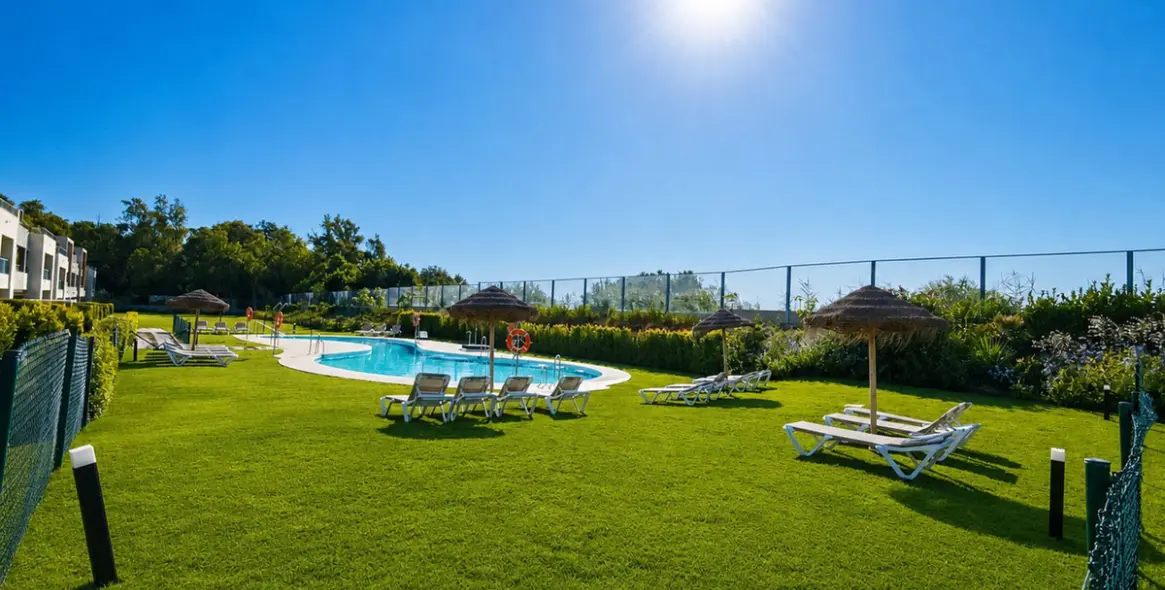 Продажа апартаментов на первом этаже в Casares Playa 48