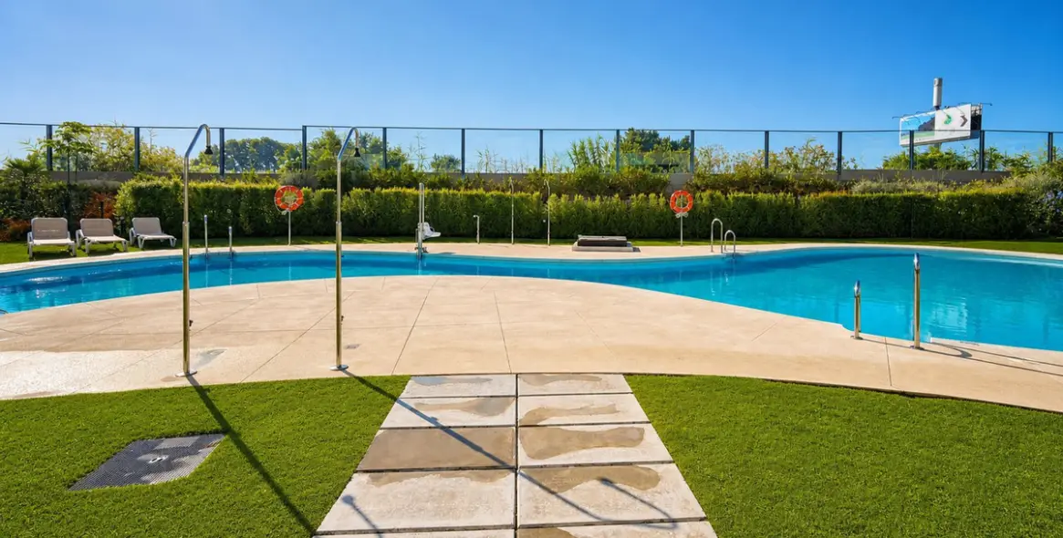 Продажа апартаментов на первом этаже в Casares Playa 53
