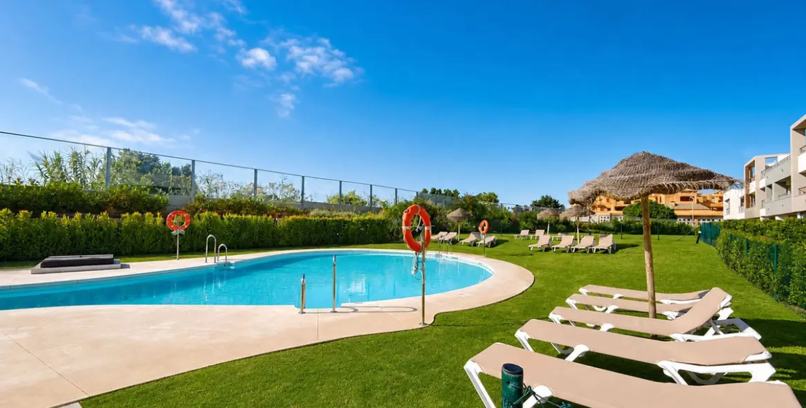 Продажа апартаментов на первом этаже в Casares Playa 56