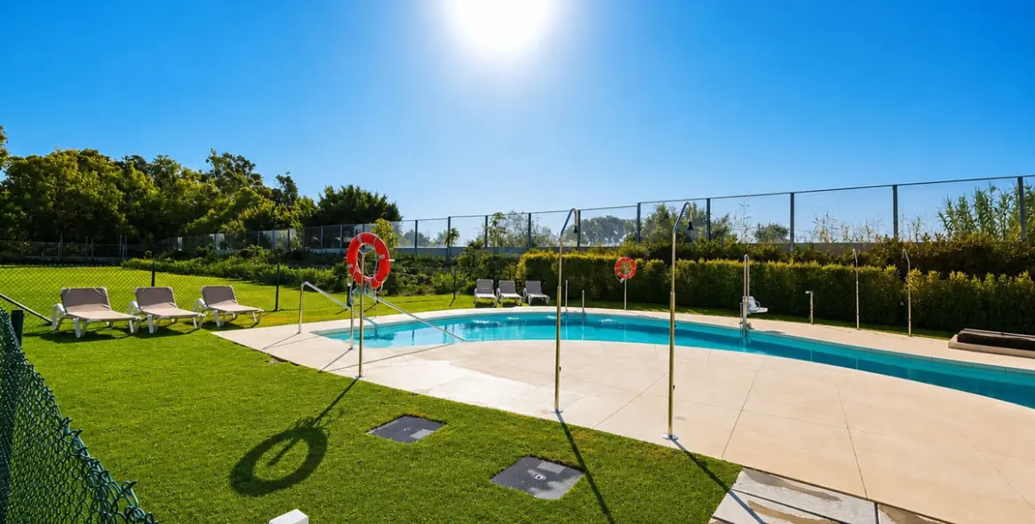 Продажа апартаментов на первом этаже в Casares Playa 58