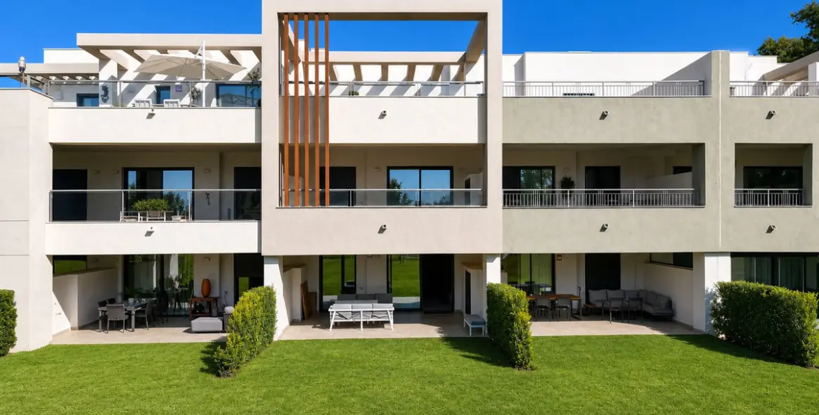 Продажа апартаментов на первом этаже в Casares Playa 62