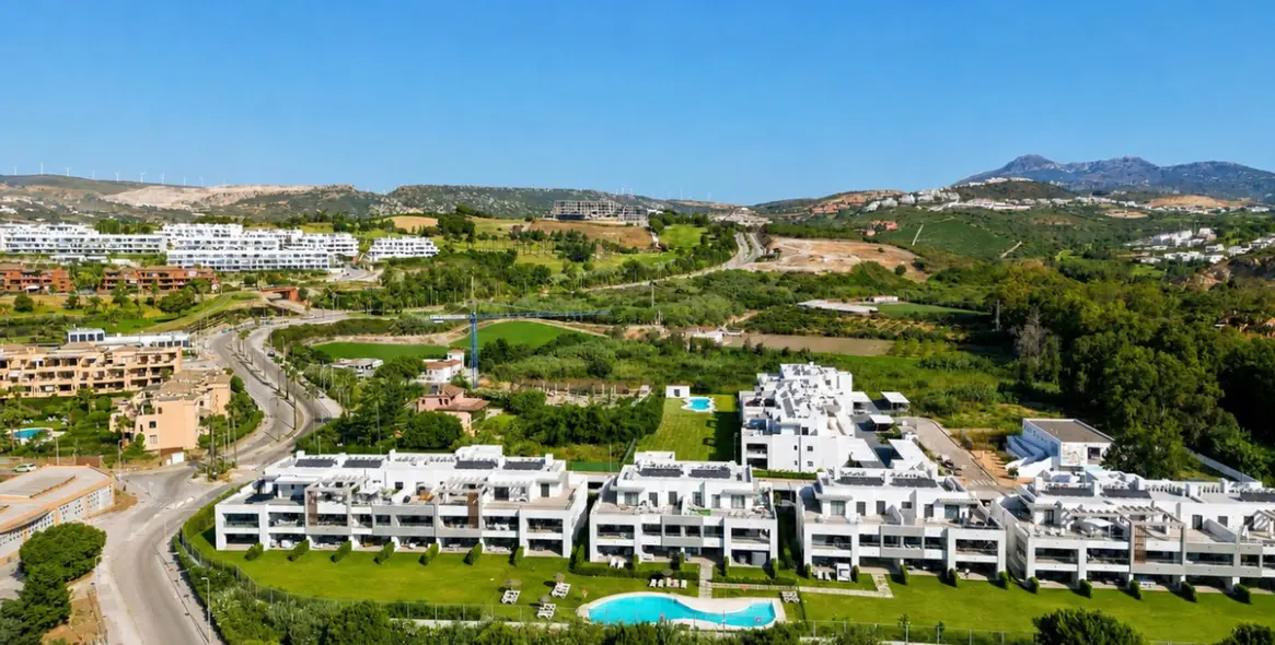 Продажа апартаментов на первом этаже в Casares Playa 66