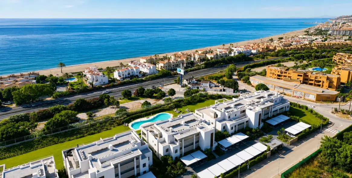 Продажа апартаментов на первом этаже в Casares Playa 67