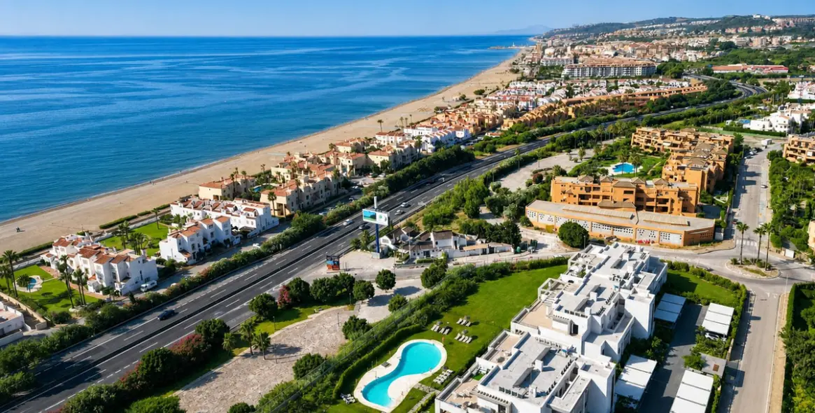 Продажа апартаментов на первом этаже в Casares Playa 68