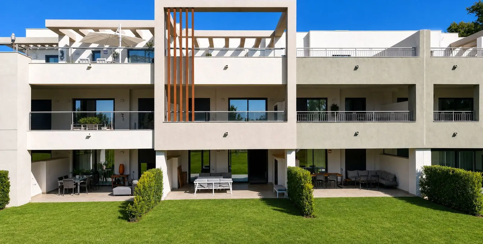 Продажа апартаментов на первом этаже в Casares Playa 48