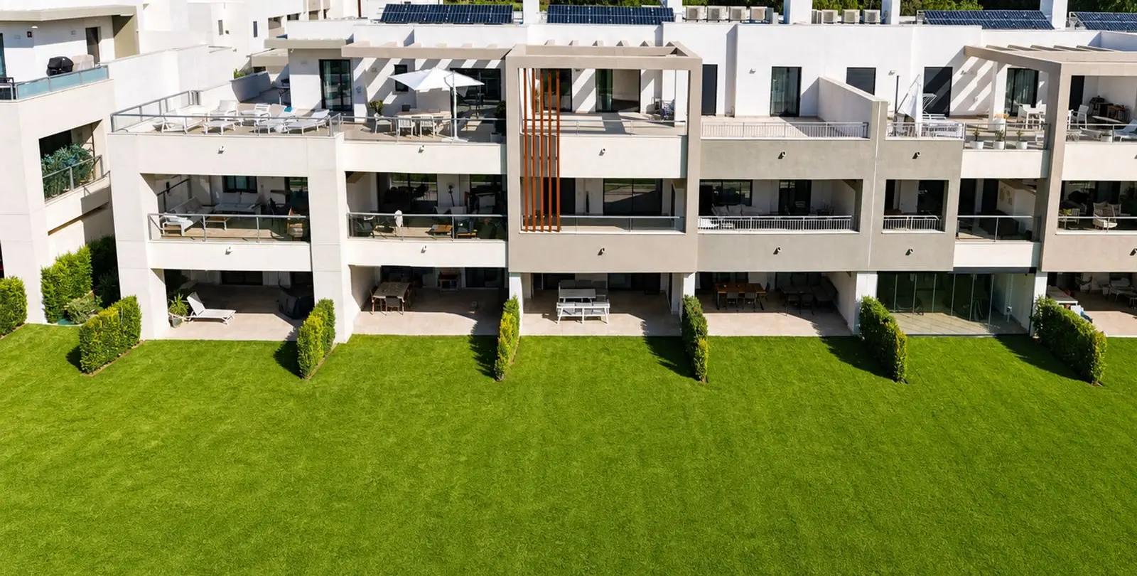Продажа апартаментов на первом этаже в Casares Playa 49