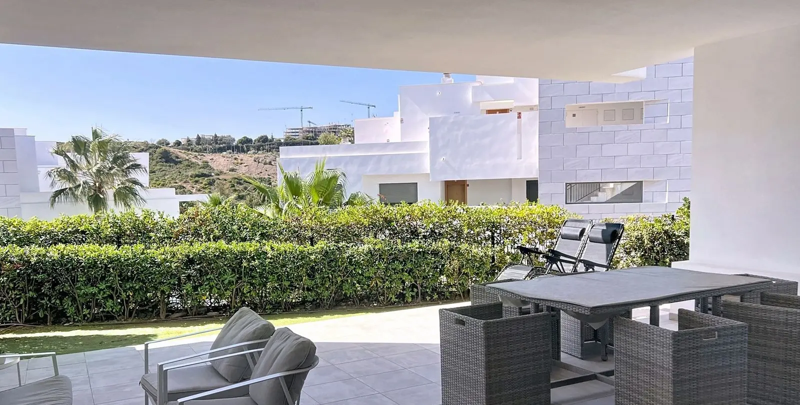 Продажа апартаментов на первом этаже в Casares 5