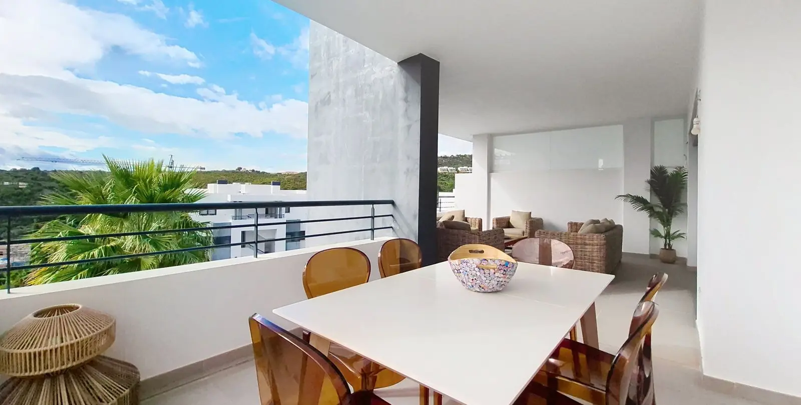 Sale of middle floor apartment in Casares 1