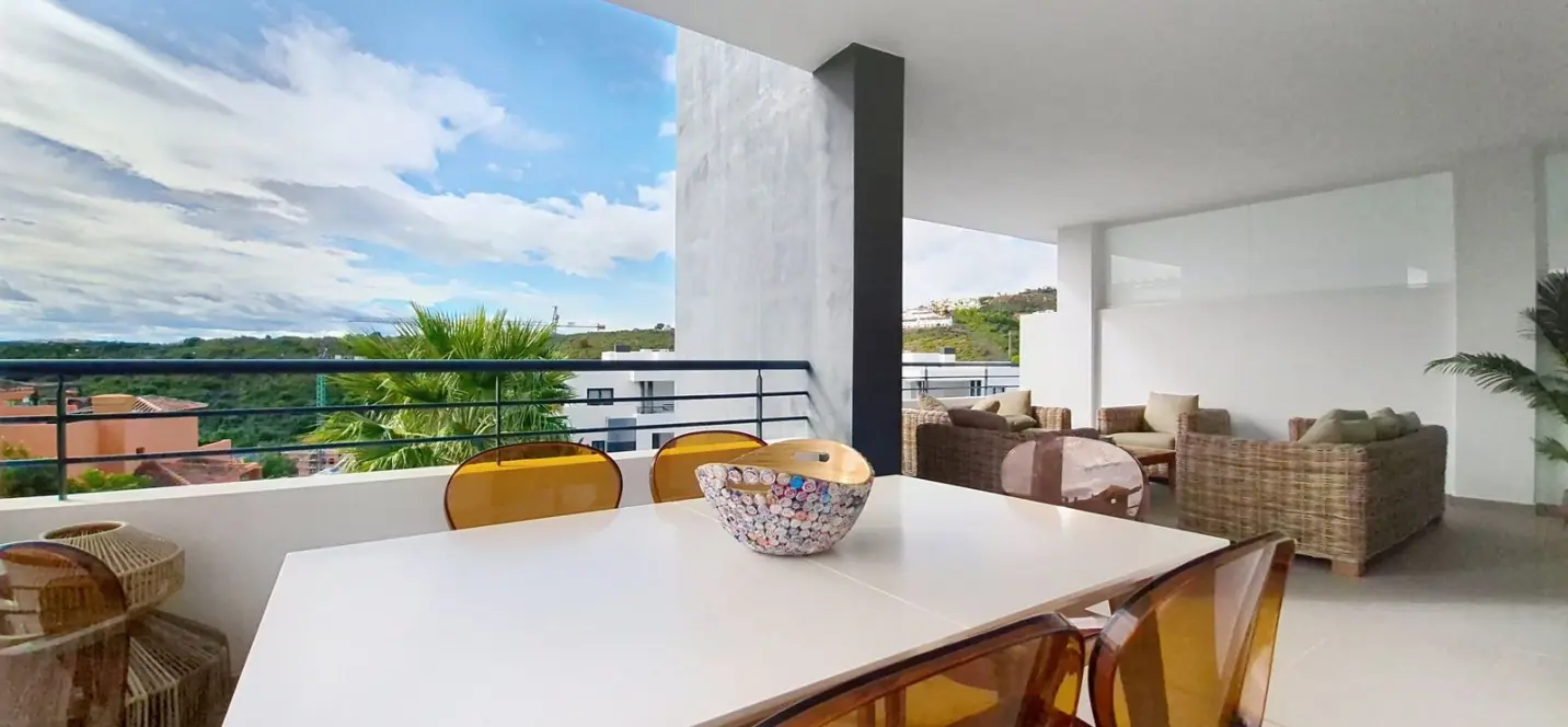 Продажа апартаментов на среднем этаже в Casares 1