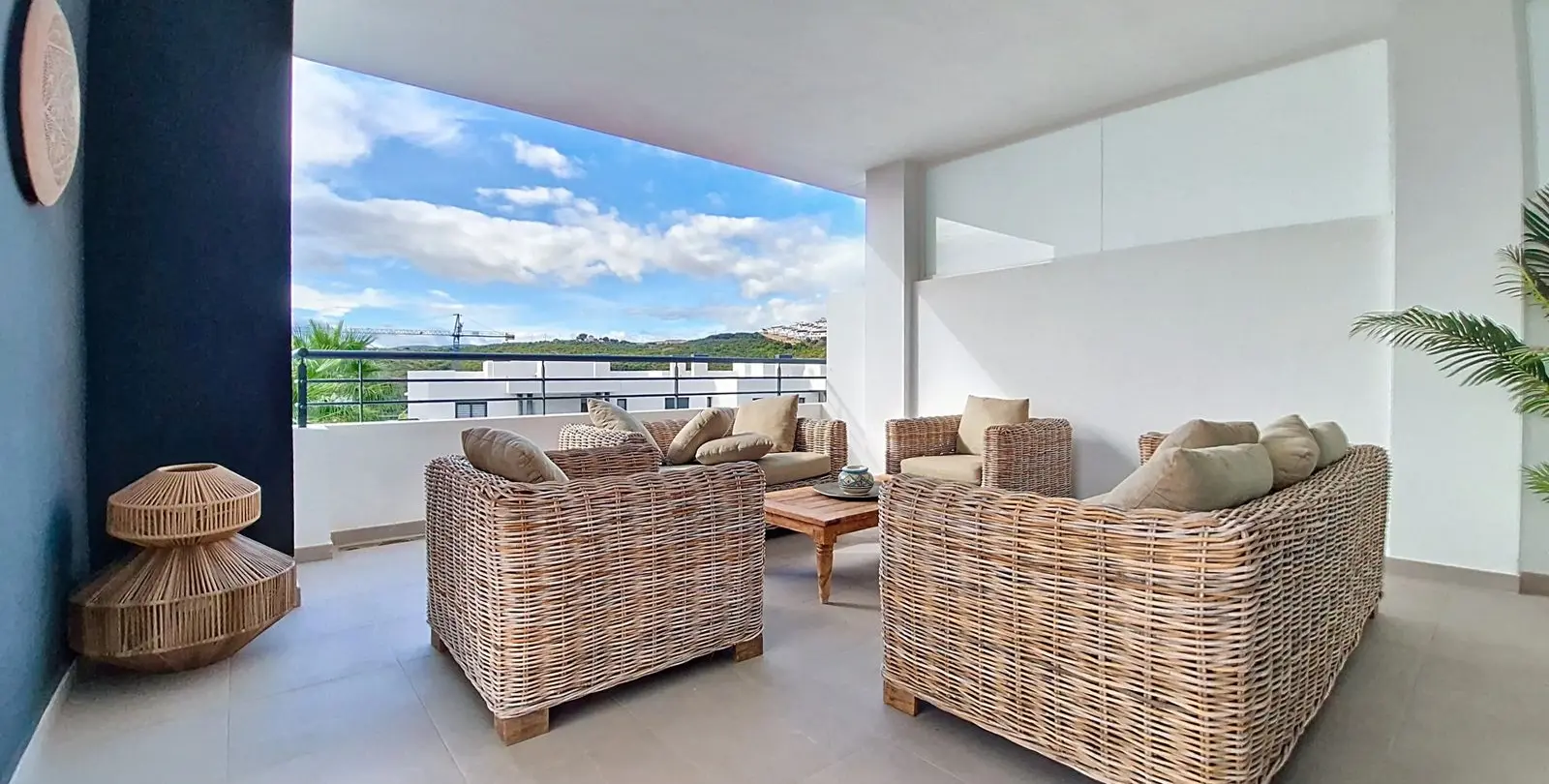 Sale of middle floor apartment in Casares 3